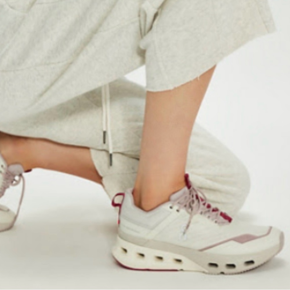 Free people On Cloudnova X
Sneakers